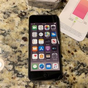 Excellent condition Apple IPod 7th generation 32GB